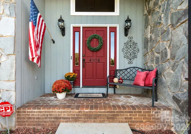 Photo 4 of Single family home for sale at 4056 Shadowood Ln, Hickory, NC 28601 | MLS# 4438910 | Listing updated on 2026-10-30
