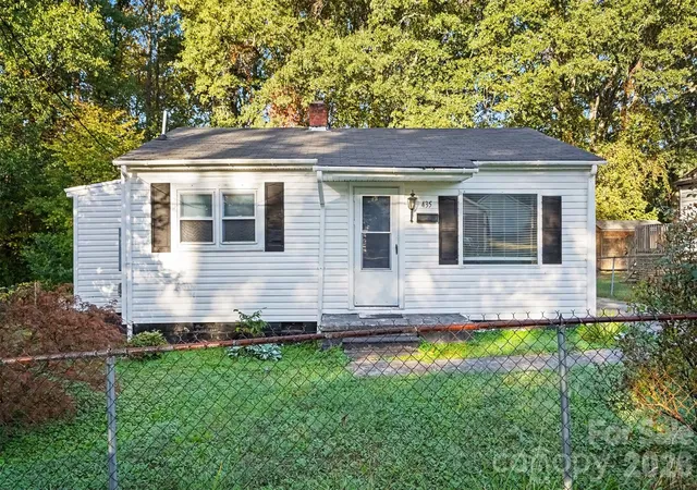 Photo 1 of Single family home for sale at 435 Rhyne St, Dallas, NC 28034 | MLS# 4438947 | Listing updated on 2026-10-29