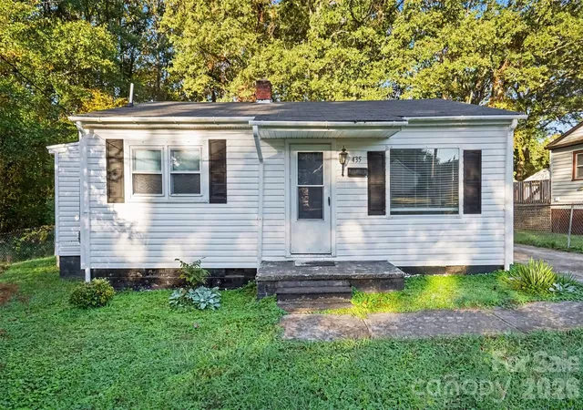 Photo 1 of Single family home for sale at 435 Rhyne St, Dallas, NC 28034 | MLS# 4438947 | Listing updated on 2026-10-29