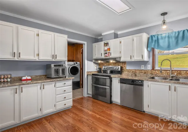 Photo 4 of Single family home for sale at 125 Goughes Branch Rd, Leicester, NC 28748 | MLS# 4438976 | Listing updated on 2026-10-29