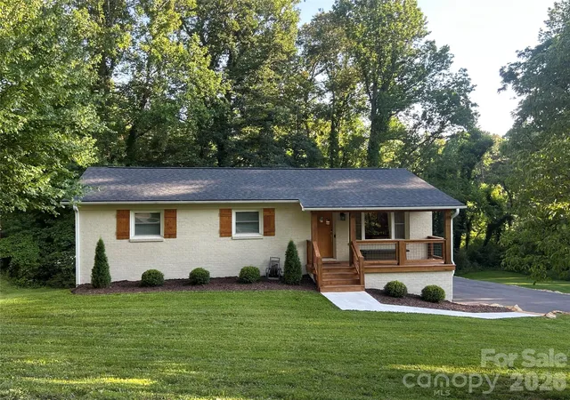 Single family home for sale at 10 Oakwood Dr, Weaverville, NC 28787 | MLS# 4439003