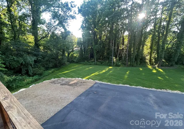 Photo 4 of Single family home for sale at 10 Oakwood Dr, Weaverville, NC 28787 | MLS# 4439003 | Listing updated on 2026-10-29