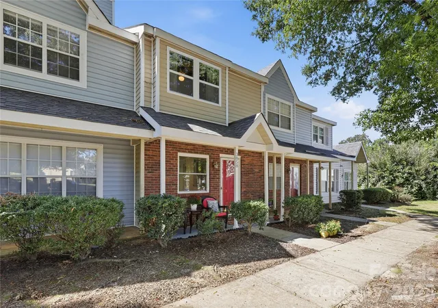 Photo 4 of Townhouse for sale at 3858 Mosscroft Ln, Charlotte, NC 28215 | MLS# 4439005 | Listing updated on 2026-10-29