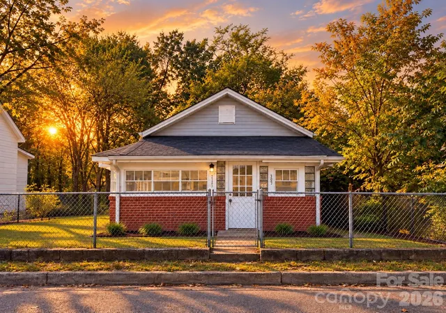 Photo 1 of Single family home for sale at 523 Oakwood Ave, Albemarle, NC 28001 | MLS# 4439016 | Listing updated on 2026-10-30