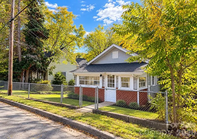 Photo 2 of Single family home for sale at 523 Oakwood Ave, Albemarle, NC 28001 | MLS# 4439016 | Listing updated on 2026-10-30