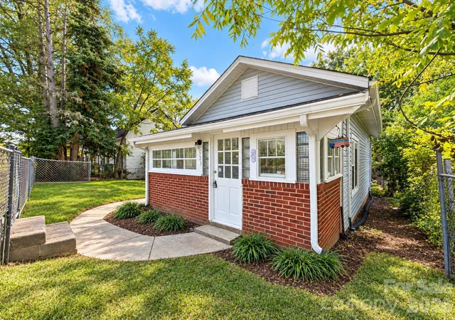Photo 3 of Single family home for sale at 523 Oakwood Ave, Albemarle, NC 28001 | MLS# 4439016 | Listing updated on 2026-10-30