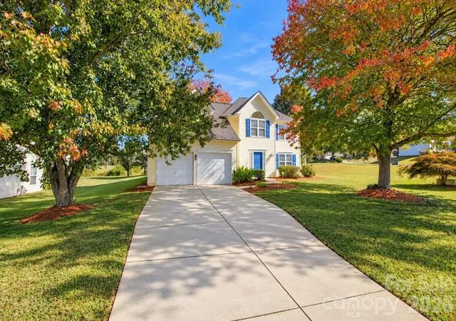 Photo 1 of Single family home for sale at 9741 Bradstreet Cmns Way, Charlotte, NC 28215 | MLS# 4439019 | Listing updated on 2026-10-29