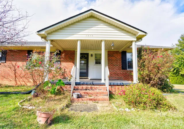 Photo 2 of Single family home for sale at 2202 Post Rd, Shelby, NC 28152 | MLS# 4439020 | Listing updated on 2026-10-29