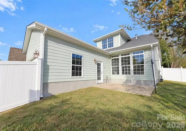 Photo 4 of Single family home for sale at 2001 Gable Way Ln, Matthews, NC 28104 | MLS# 4439036 | Listing updated on 2026-10-29