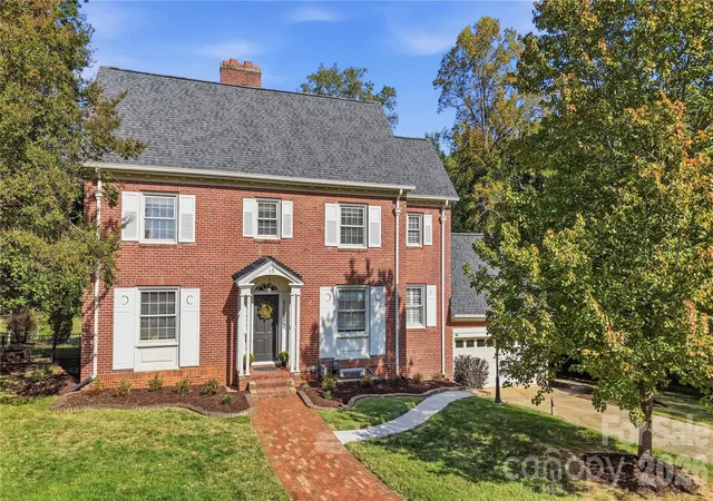 Photo 1 of Single family home for sale at 15 Circle Dr, Belmont, NC 28012 | MLS# 4439062 | Listing updated on 2026-10-30