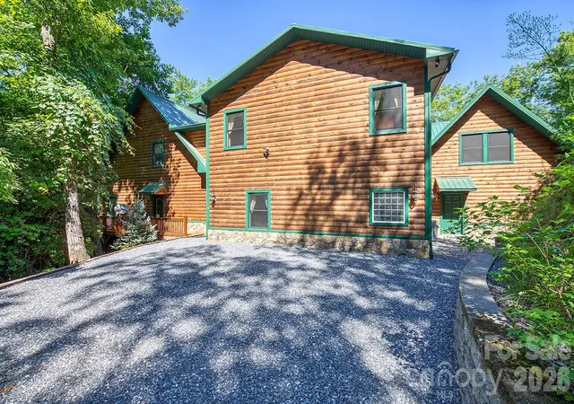 Photo 1 of Single family home for sale at 1450 Mountain Laurel Rd, Whittier, NC 28789 | MLS# 4439074 | Listing updated on 2026-10-30