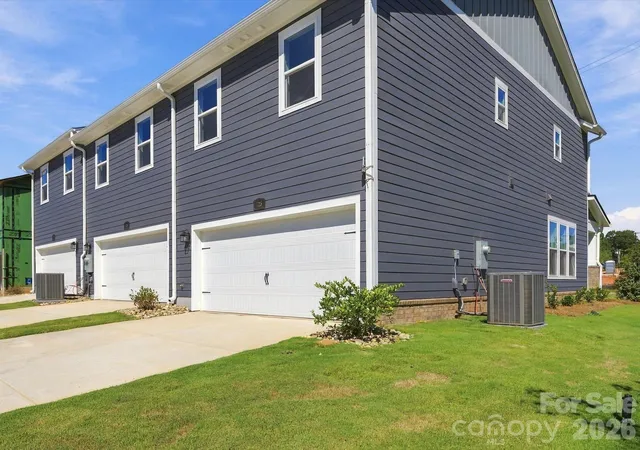Photo 2 of Townhouse for sale at 723 Perthwood St, Rock Hill, SC 29732 | MLS# 4439092 | Listing updated on 2026-10-29