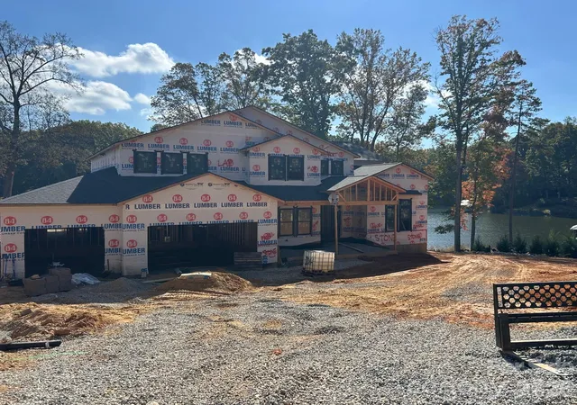 Photo 1 of Single family home for sale at 204 Lakeview Shrs Loop, Mooresville, NC 28117 | MLS# 4439102 | Listing updated on 2026-10-29