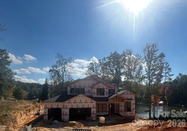 Photo 3 of Single family home for sale at 204 Lakeview Shrs Loop, Mooresville, NC 28117 | MLS# 4439102 | Listing updated on 2026-10-29
