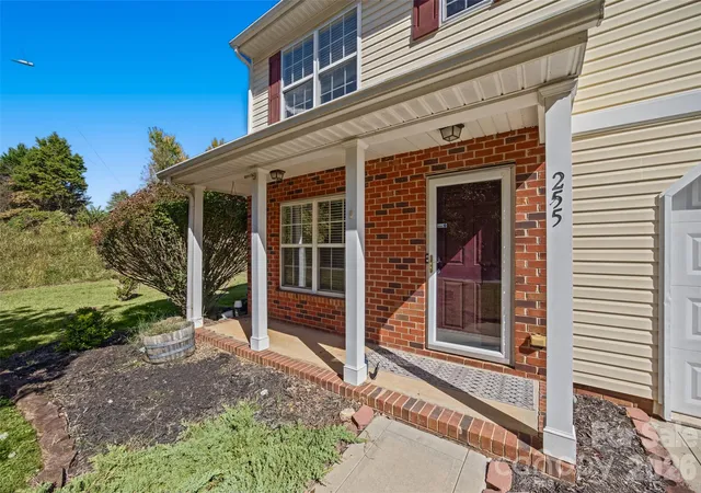 Photo 2 of Single family home for sale at 255 Evergreen Rd, Clover, SC 29710 | MLS# 4439114 | Listing updated on 2026-10-29