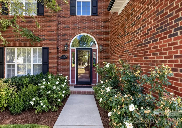 Photo 2 of Single family home for sale at 12520 Vantage Point Ln, Huntersville, NC 28078 | MLS# 4439123 | Listing updated on 2026-10-31