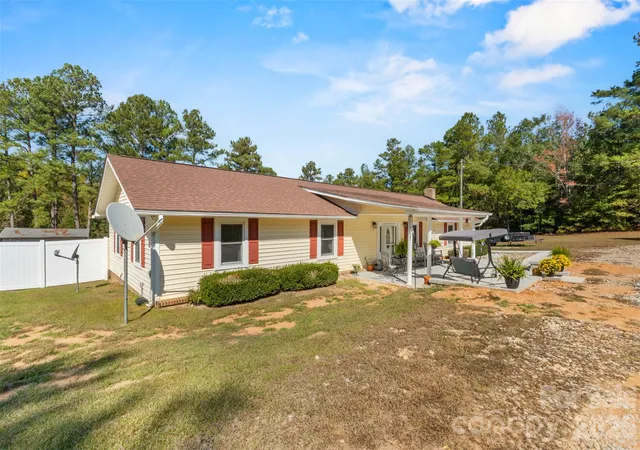 Photo 1 of Single family home for sale at 4576 Kincaid Brg Rd, Winnsboro, SC 29180 | MLS# 4439139 | Listing updated on 2026-10-30