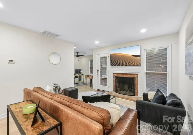 Listing Photo 5 - Condo for sale in building located at 500 Poplar St, Charlotte, NC 28202 - Unit #E