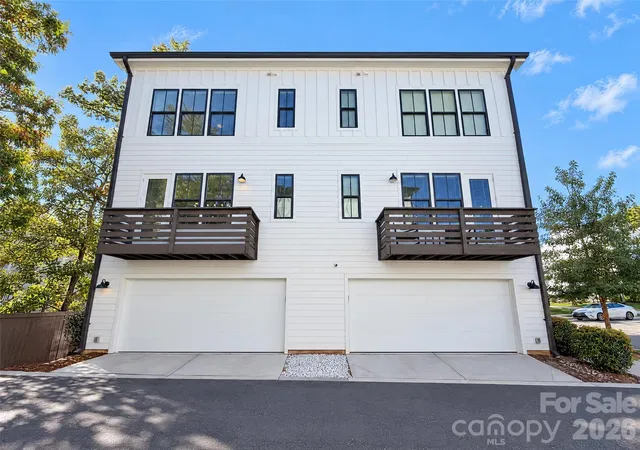 Photo 4 of Townhouse for sale at 11915 Fiddlers Roof Ln, Charlotte, NC 28277 | MLS# 4439169 | Listing updated on 2026-10-29