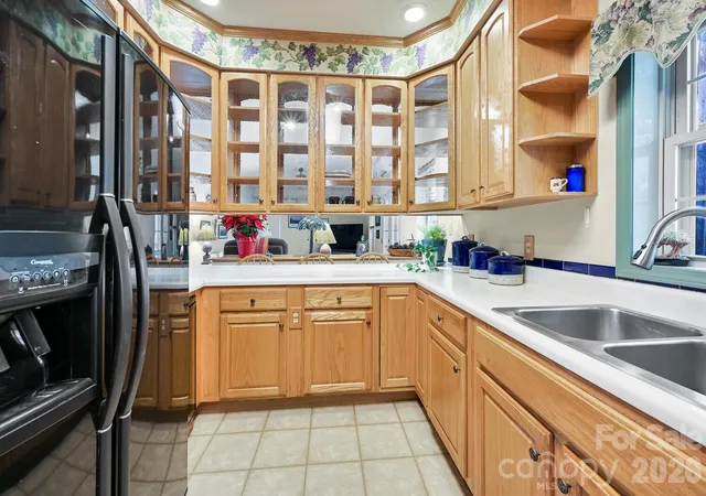 Photo 4 of Single family home for sale at 2 Ruffed Grouse Dr, Weaverville, NC 28787 | MLS# 4439255 | Listing updated on 2026-10-30