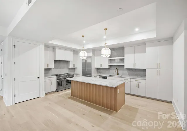 Photo 3 of Condo for sale at 409 Queens Rd #203, Charlotte, NC 28207 | MLS# 4439300 | Listing updated on 2026-10-30