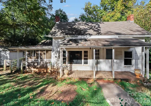 Photo 2 of Single family home for sale at 19501 Meridian St, Cornelius, NC 28031 | MLS# 4439331 | Listing updated on 2026-10-31