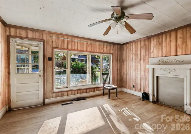 Photo 4 of Single family home for sale at 19501 Meridian St, Cornelius, NC 28031 | MLS# 4439331 | Listing updated on 2026-10-31