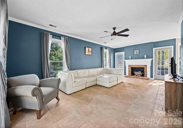 Photo 1 of Single family home for sale at 612 Grays Crk Ln, Charlotte, NC 28214 | MLS# 4439414 | Listing updated on 2026-10-31