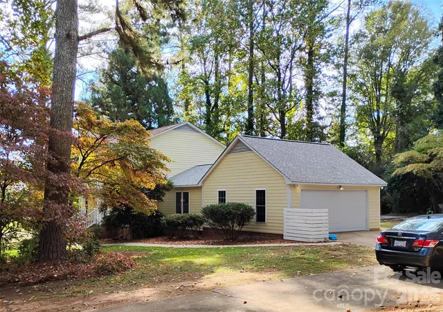 Photo 2 of Single family home for sale at 1290 Wendy Rd, Rock Hill, SC 29732 | MLS# 4439482 | Listing updated on 2026-10-31