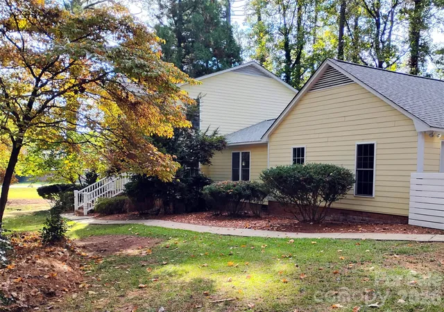 Photo 3 of Single family home for sale at 1290 Wendy Rd, Rock Hill, SC 29732 | MLS# 4439482 | Listing updated on 2026-10-31