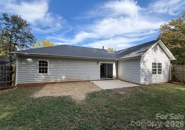 Photo 4 of Single family home for sale at 3105 Passour Ridge Ln, Charlotte, NC 28269 | MLS# 4439546 | Listing updated on 2026-10-30
