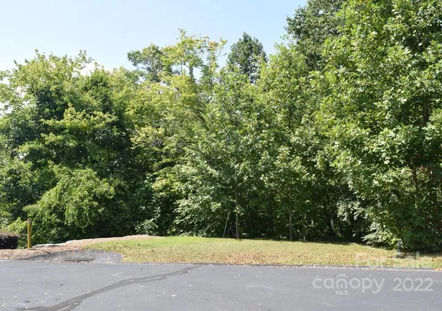 Homes for sale in Hendersonville, NC | 324 Mountain Crest Dr #38, Hendersonville, NC 28739 | MLS# 3550005