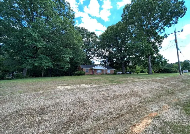 Photo 1 of Single family home for sale at 2108 Stallings Rd, Matthews, NC 28104 | MLS# 3859546 | Listing updated on 2026-04-15