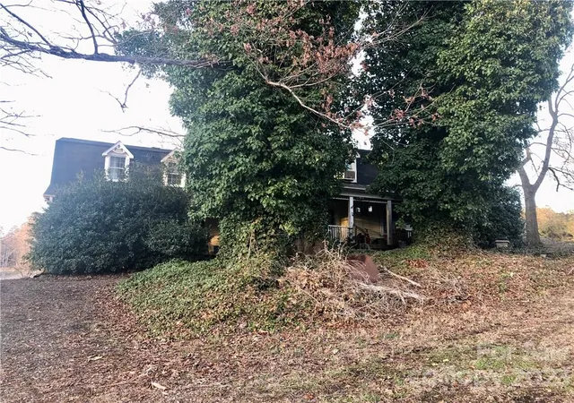 3rd image of 605 Dallas Stanley Hwy, Dallas, NC 28034 | MLS# 3939336