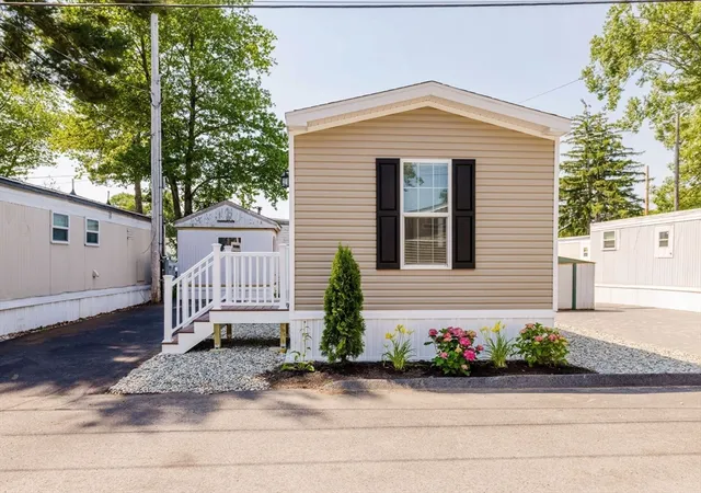 Homes for sale in Attleboro, MA | 1346 Newport Ave #B5, Attleboro, MA 02703 | MLS# 73548738