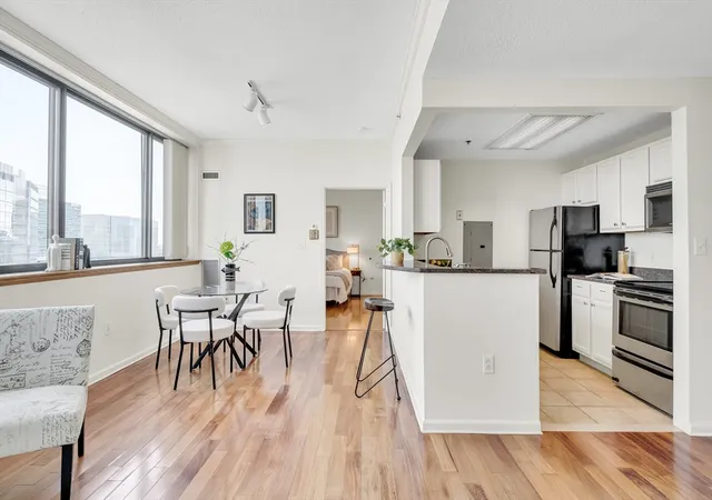3rd image of 169 Monsignor Obrien Hwy #715, Cambridge, MA 02141 | MLS# 73556204