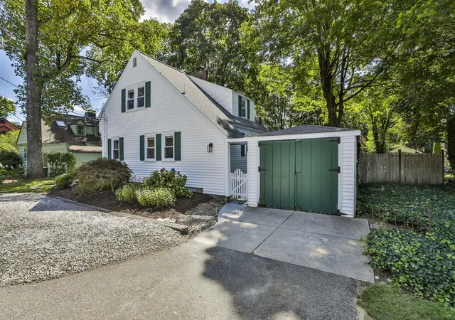 Photo 2 of Single family home for sale at 381 Willow St, Mansfield, MA 02048 | MLS# 73568883 | Listing updated on 2026-09-07