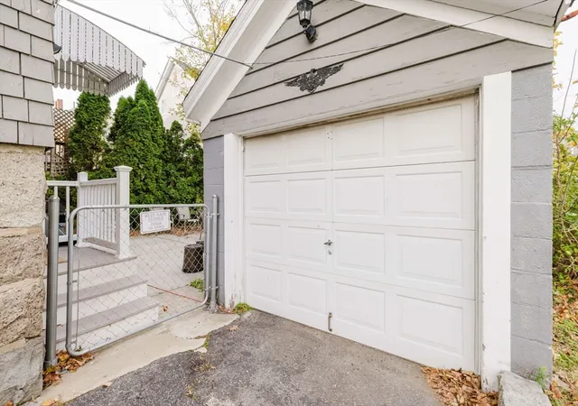 3rd image of 404 Bradford Ave, Fall River, MA 02721 | MLS# 73452703