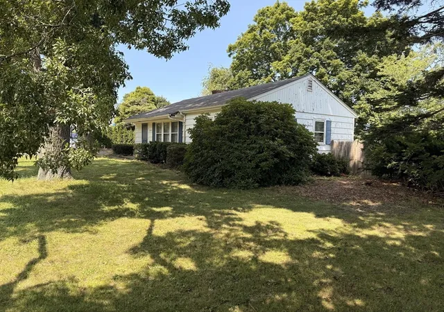 Photo 3 of Sale Pending at 264 Slocum Rd, North Dartmouth, MA 02747 | MLS# 73556120 | Listing updated on 2026-08-18