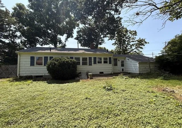 Photo 4 of Sale Pending at 264 Slocum Rd, North Dartmouth, MA 02747 | MLS# 73556120 | Listing updated on 2026-08-18
