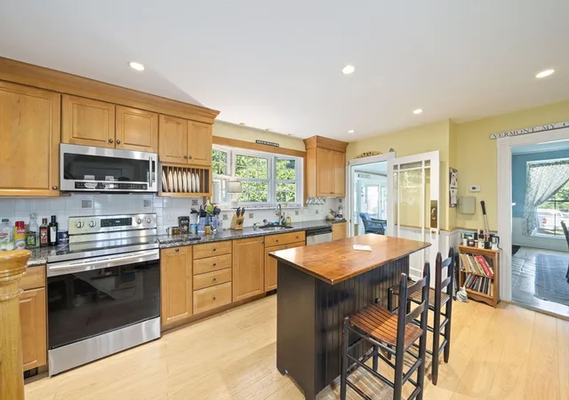 Homes for sale in East Weymouth, MA | 696 Commercial St, East Weymouth, MA 02189 | MLS# 73532865