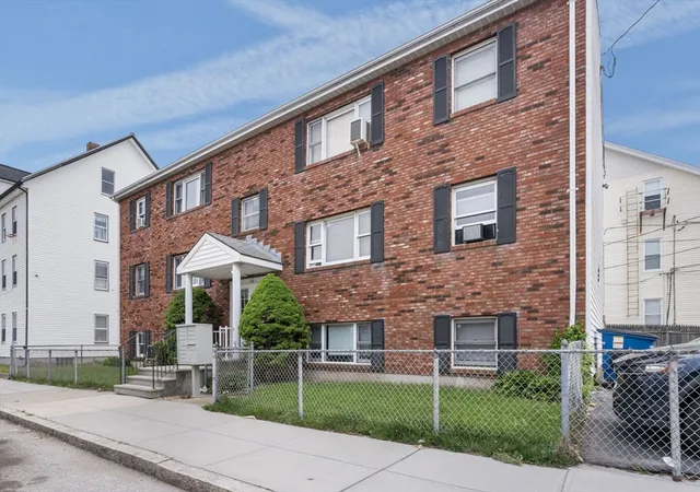 Homes for sale in Fall River, MA | 70 North Court, Fall River, MA 02720 | Houzeo