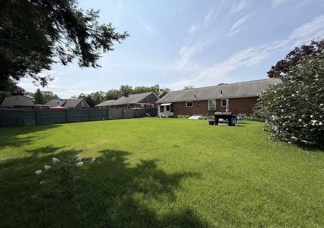 21st image of 608 Pleasant St, Holyoke, MA 01040 | MLS# 73560515