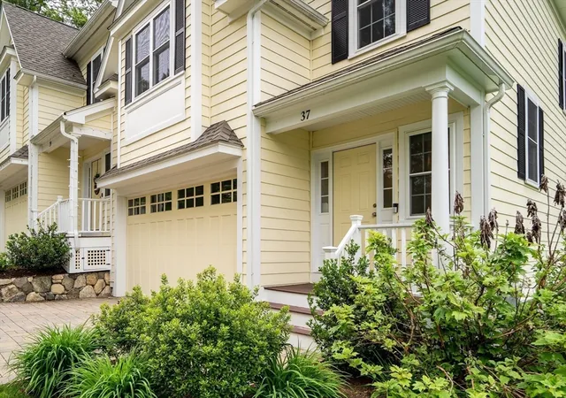 3rd image of 37 Jefferson Dr #1, Lexington, MA 02420 | MLS# 73568016
