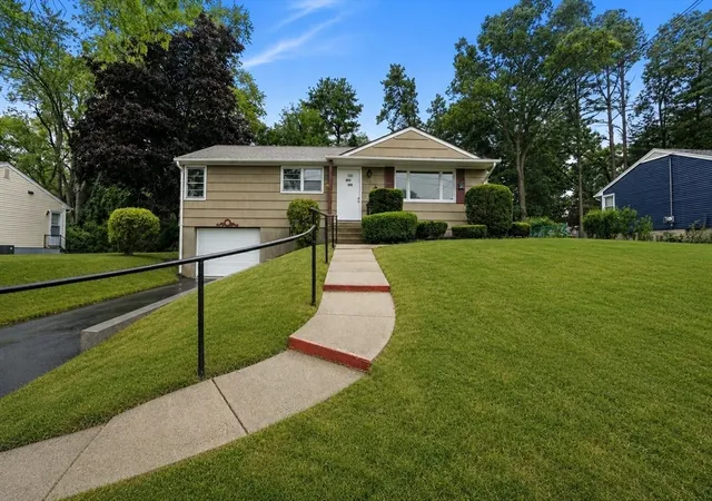 23rd image of 185 Gardens Dr, Springfield, MA 01119 | MLS# 73550325