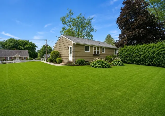 2nd image of 185 Gardens Dr, Springfield, MA 01119 | MLS# 73550325