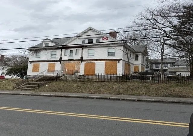 1st image of 337 Beacon St, Lowell, MA 01850 | MLS# 73494740