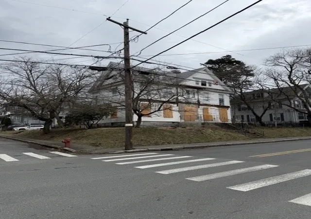 3rd image of 337 Beacon St, Lowell, MA 01850 | MLS# 73494740