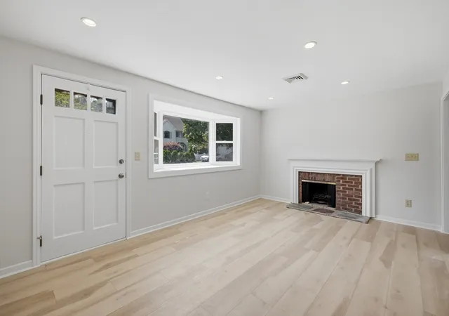 3rd image of 154 Maple Street, Lexington, MA 02420 | MLS# 73563225