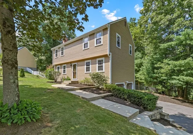 Photo 2 of Single family home for sale at 394 Old Farm Rd, Franklin, MA 02038 | MLS# 73563098 | Listing updated on 2026-09-17